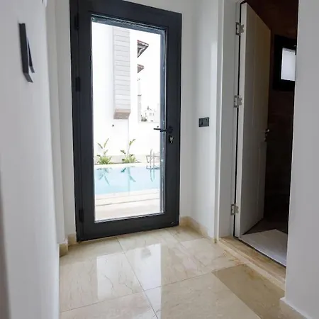 Βίλα Luxury 4 Bedroom With Private Pool 200m To - Yeni Dunya