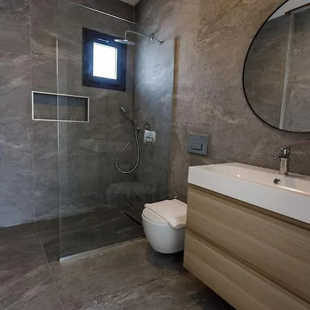 Βίλα Luxury 4 Bedroom With Private Pool 200m To - Yeni Dunya