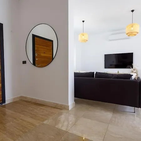Luxury 4 Bedroom With Private Pool 200m To - Yeni Dunya Βίλα