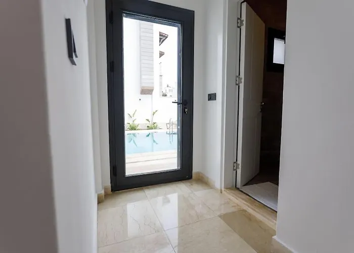Villa Luxury 4 Bedroom With Private Pool 200m To - Yeni Dunya
