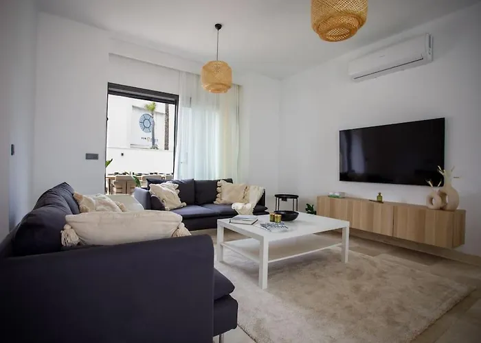 Luxury 4 Bedroom With Private Pool 200m To - Yeni Dunya Villa