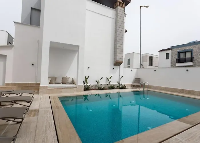 Luxury 4 Bedroom With Private Pool 200m To - Yeni Dunya Villa