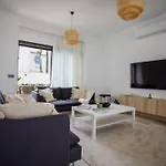 Luxury 4 Bedroom With Private Pool 200m To - Yeni Dunya Vilă