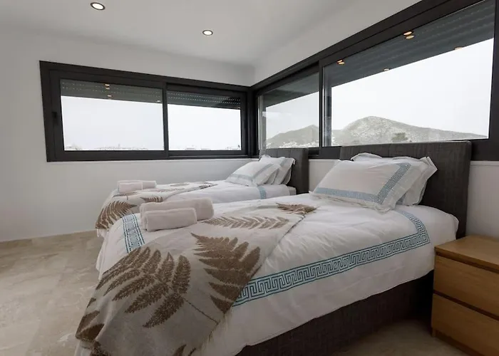 Luxury 4 Bedroom With Private Pool 200m To - Yeni Dunya Villa *