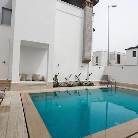 Luxury 4 Bedroom With Private Pool 200m To - Yeni Dunya Vilă