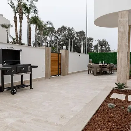 Luxury 4 Bedroom With Private Pool 200m To - Yeni Dunya