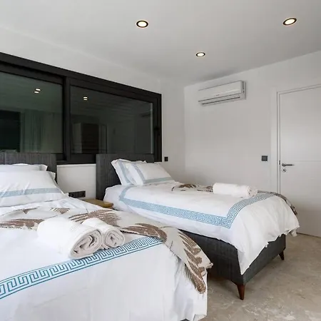 Luxury 4 Bedroom With Private Pool 200m To - Yeni Dunya *